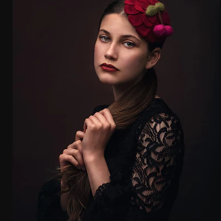 Meg Bitton – Berry Chapeau – Pamela Canedo